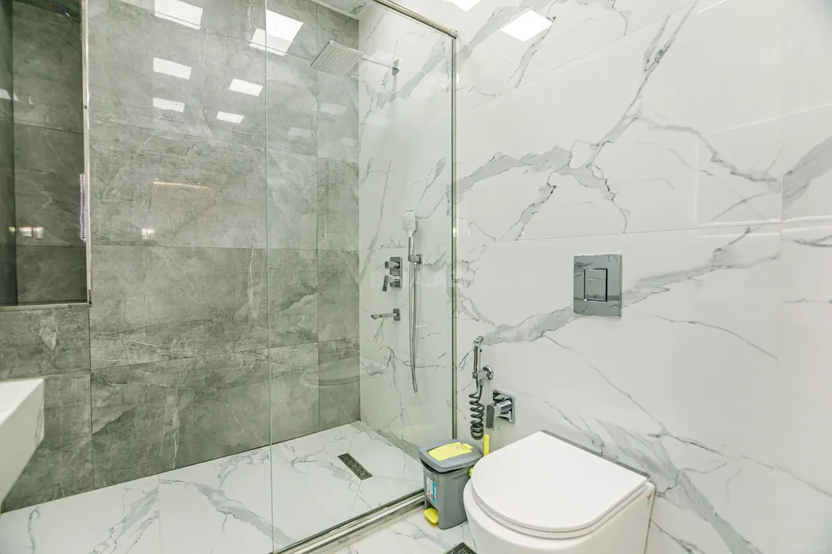 Kirayə verilir 2 otaqlı mənzil 98 m²