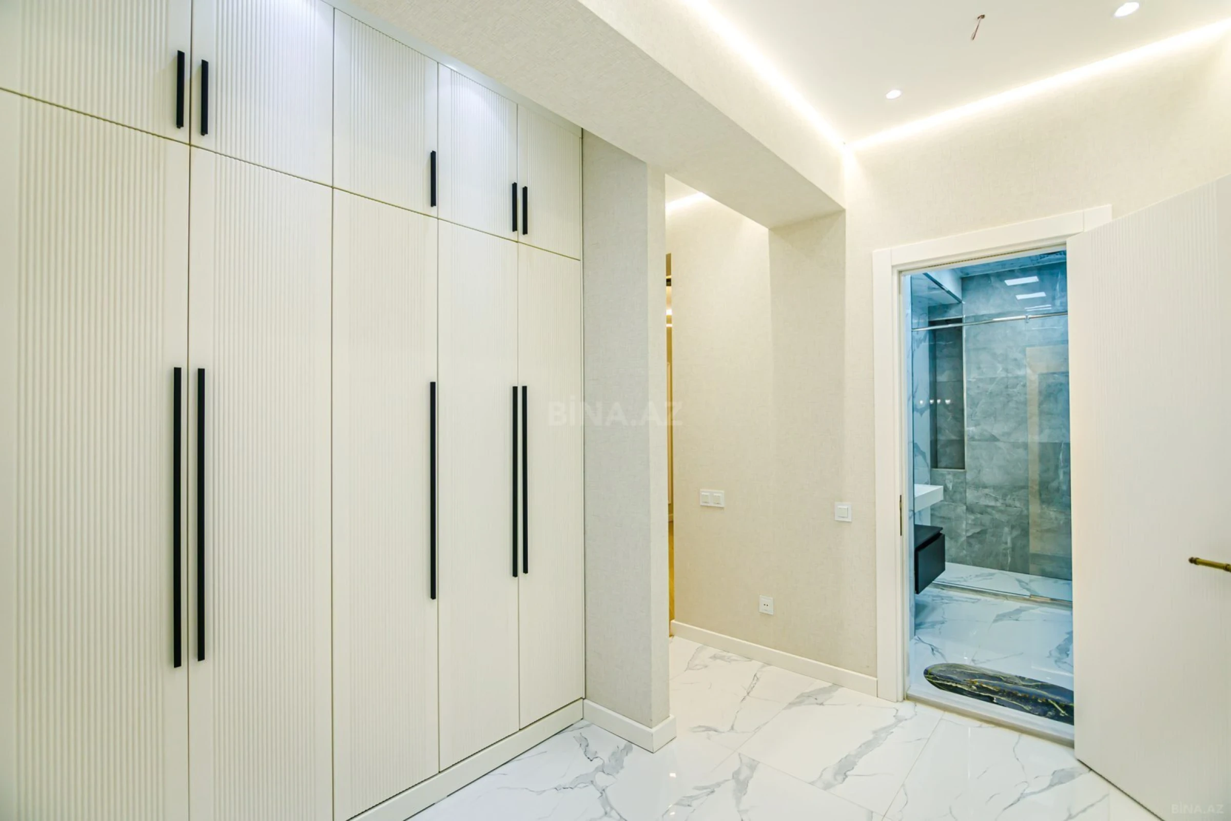 Kirayə verilir 2 otaqlı mənzil 98 m²