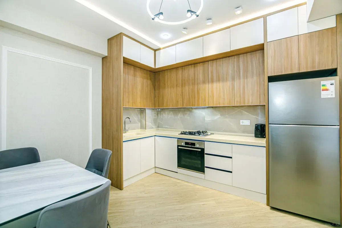 Kirayə verilir 2 otaqlı mənzil 98 m²