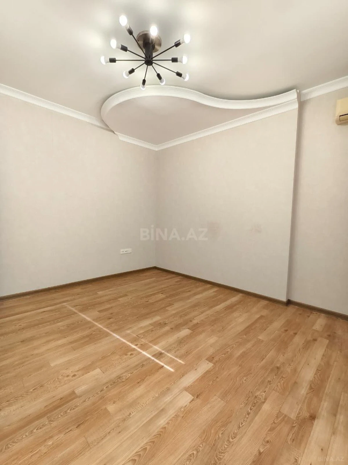 Satılır 3 otaqlı mənzil 112 m²