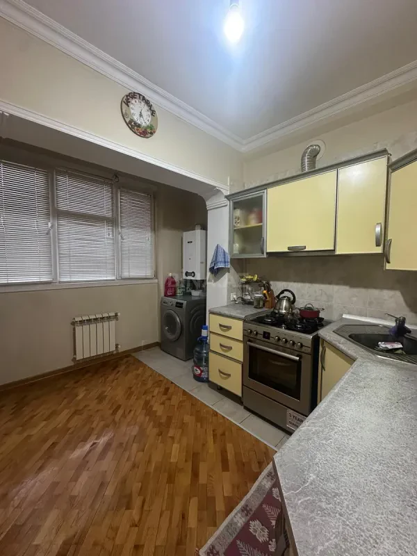 Satılır 4 otaqlı mənzil 90 m²