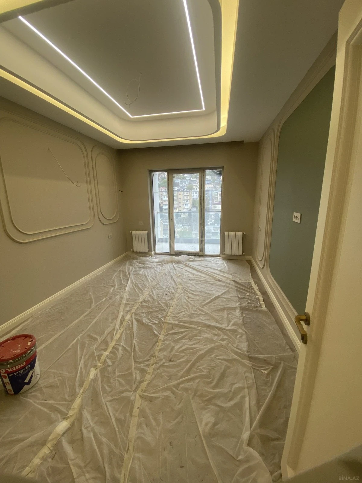Satılır 4 otaqlı mənzil 240 m²