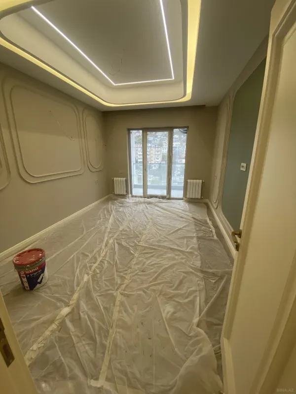 Satılır 4 otaqlı mənzil 240 m²