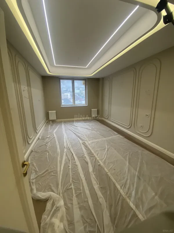 Satılır 4 otaqlı mənzil 240 m²