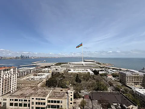 Satılır 4 otaqlı mənzil 178 m² — Bakı 4 otaq 178.00 m²