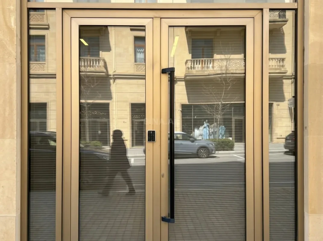 Satılır obyekt 57 m²