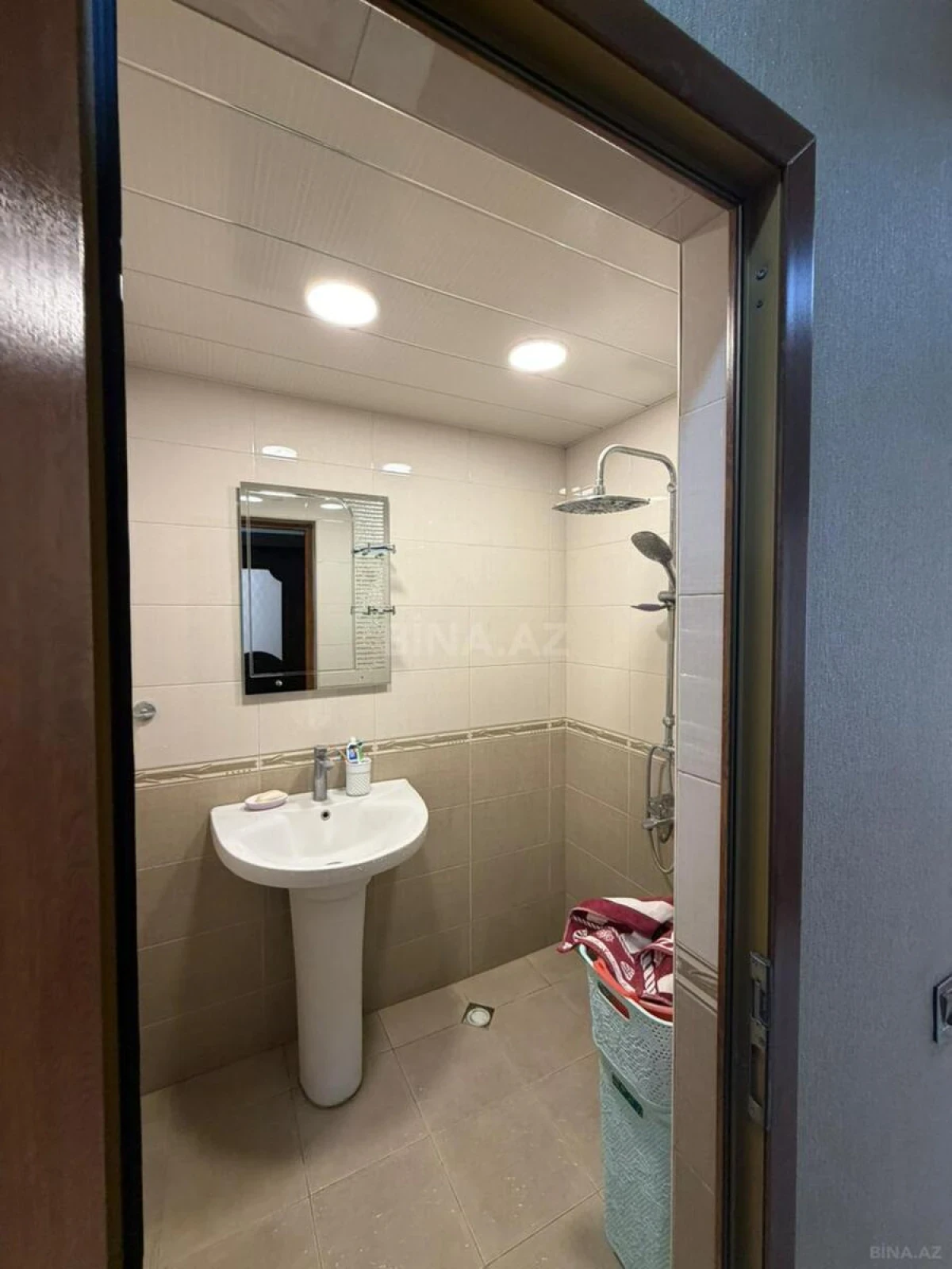 Satılır 2 otaqlı mənzil 73 m²