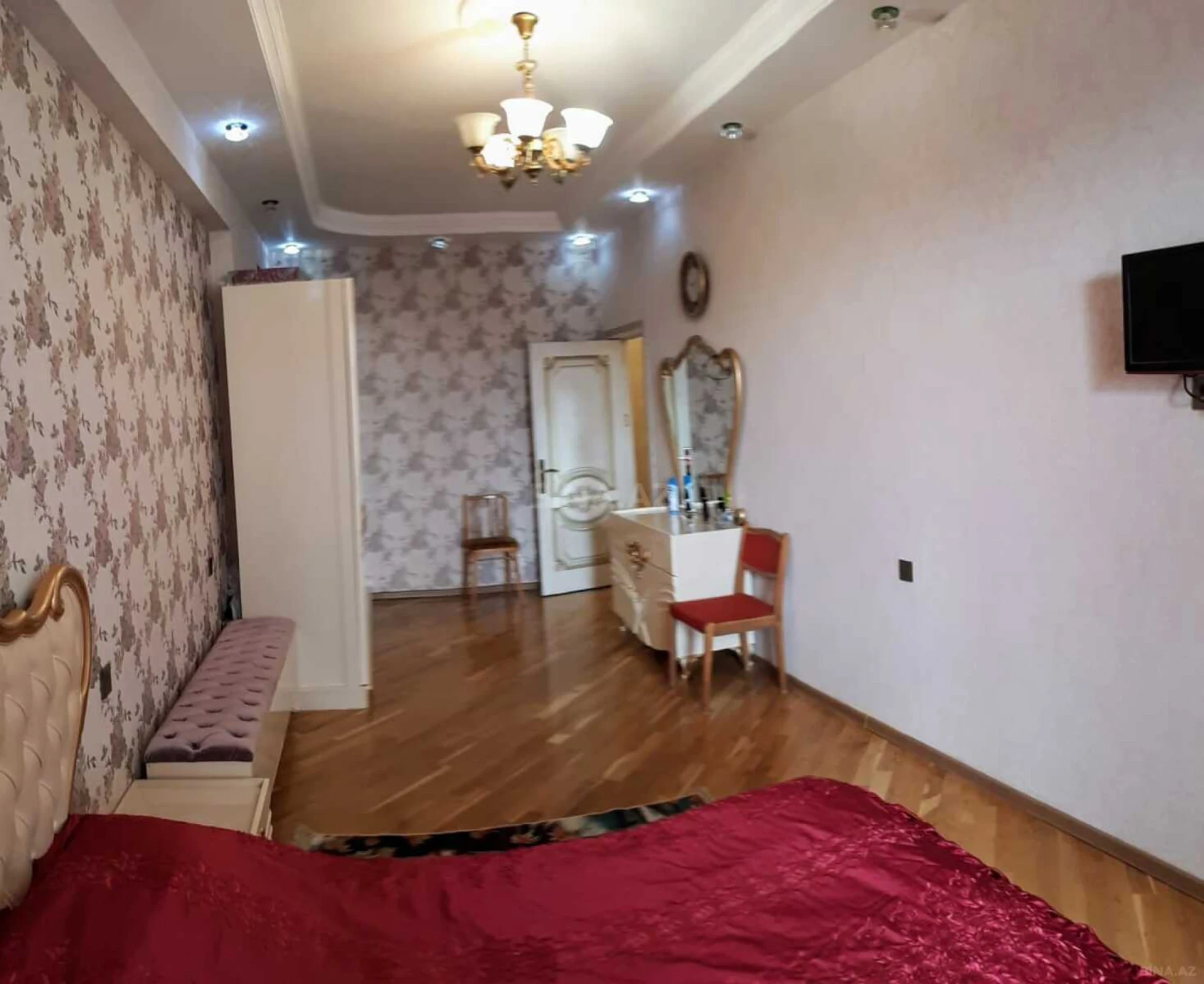 Satılır 4 otaqlı mənzil 170 m²