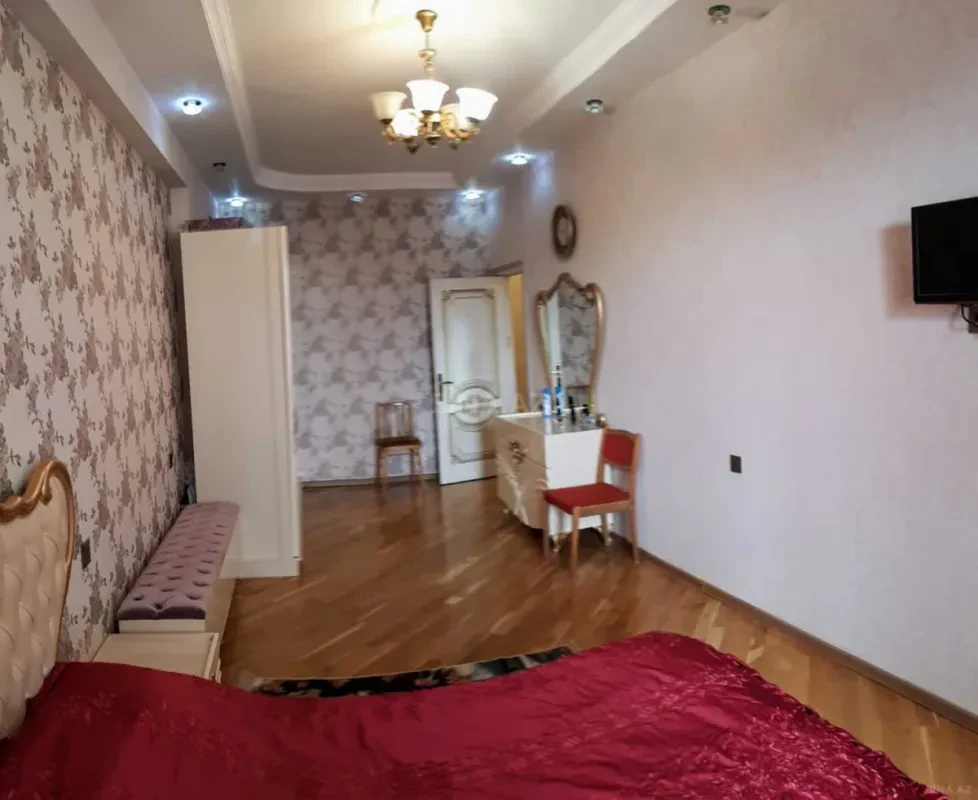 Satılır 4 otaqlı mənzil 170 m²