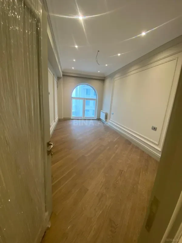 Satılır 2 otaqlı mənzil 93 m²