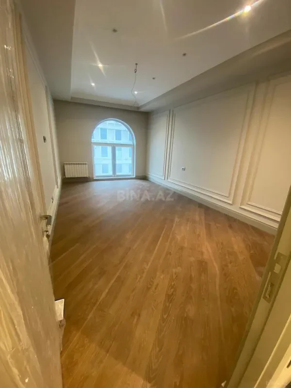 Satılır 2 otaqlı mənzil 93 m²