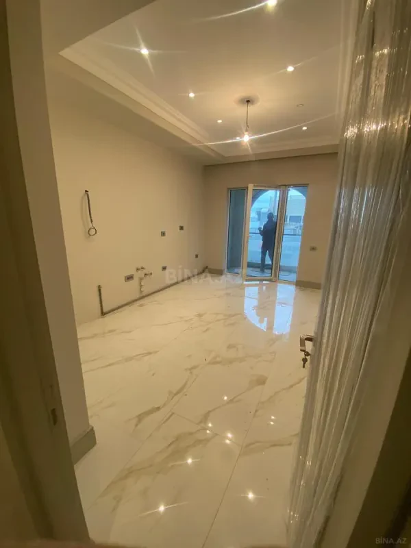 Satılır 2 otaqlı mənzil 93 m²