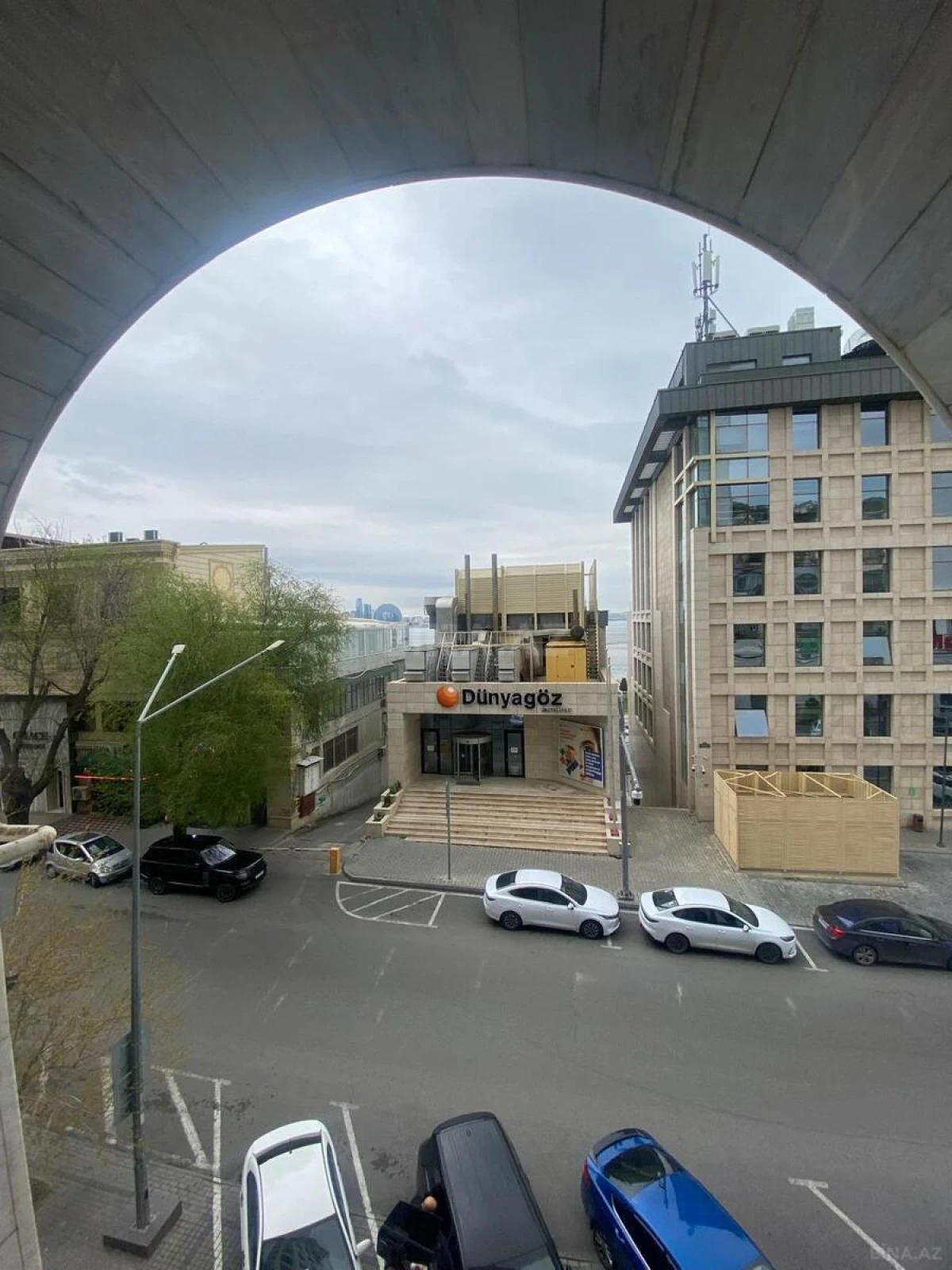 Satılır 2 otaqlı mənzil 93 m²