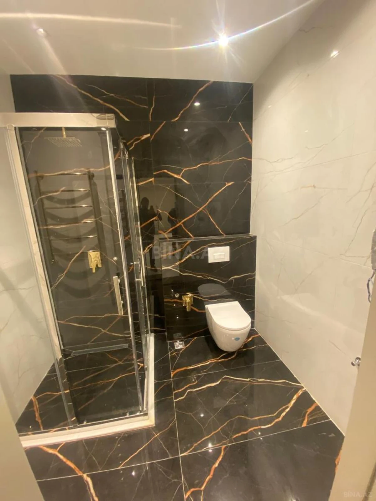 Satılır 2 otaqlı mənzil 93 m²