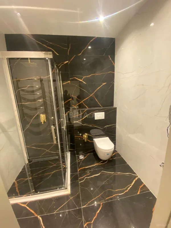 Satılır 2 otaqlı mənzil 93 m²