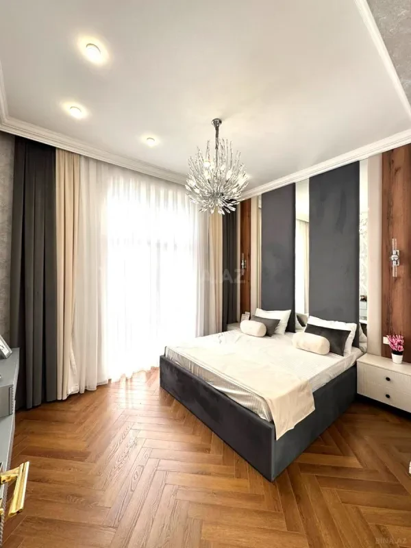 Satılır 3 otaqlı mənzil 130 m²