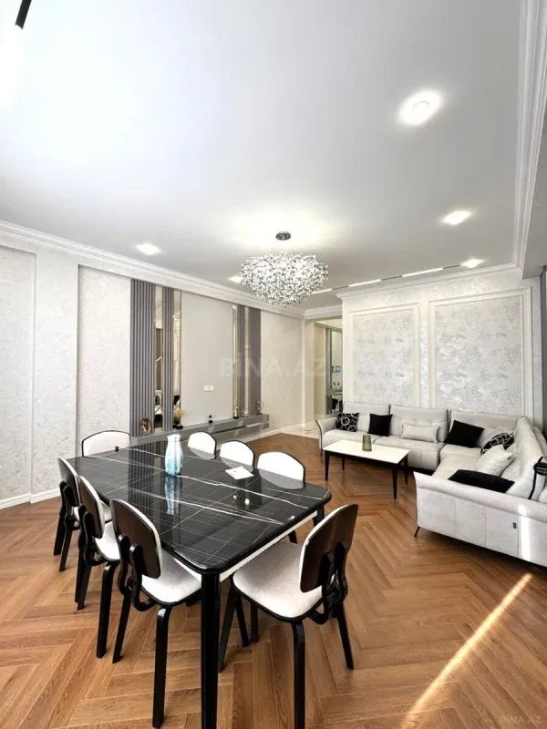 Satılır 3 otaqlı mənzil 130 m²