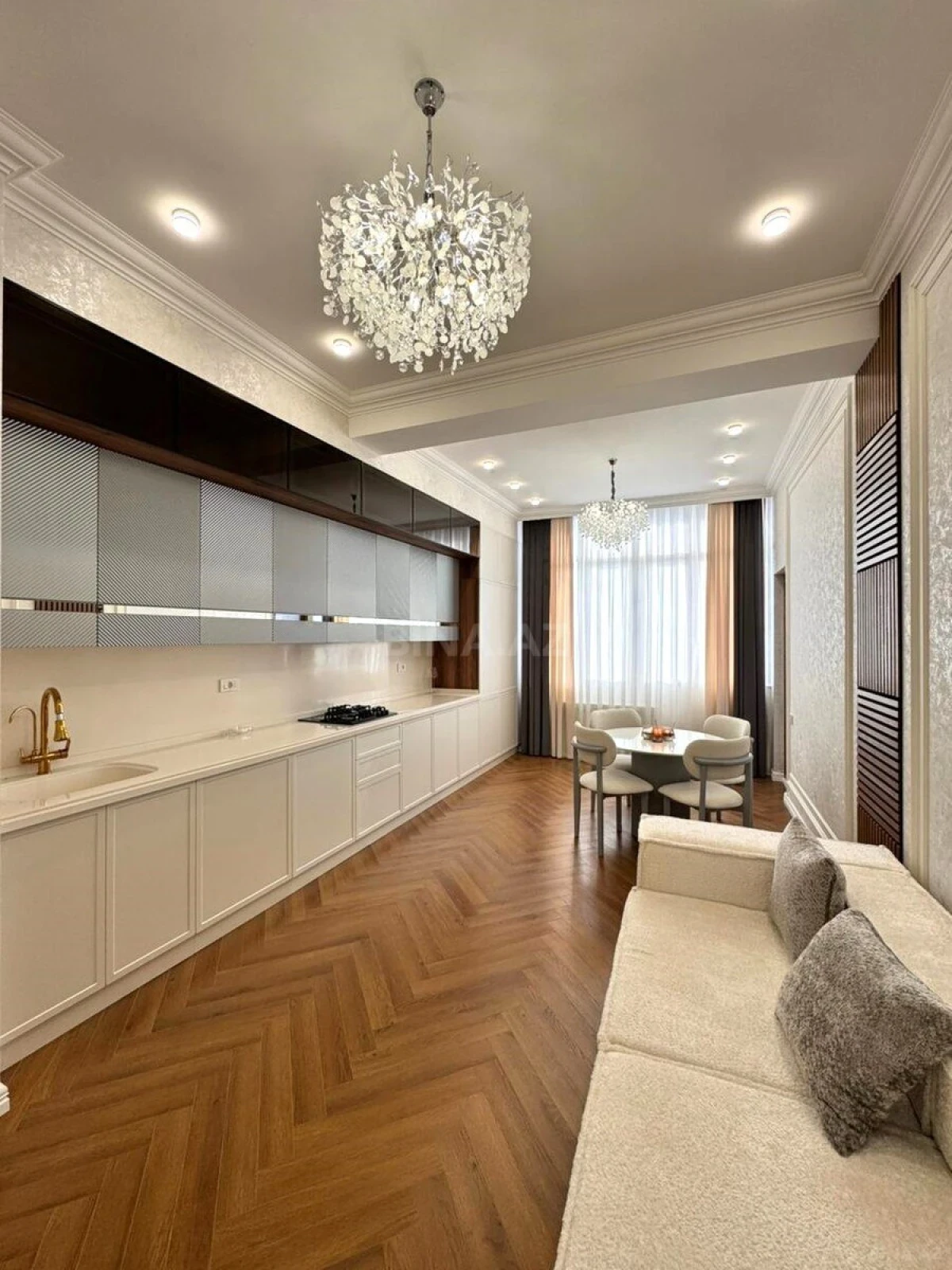 Satılır 3 otaqlı mənzil 130 m²