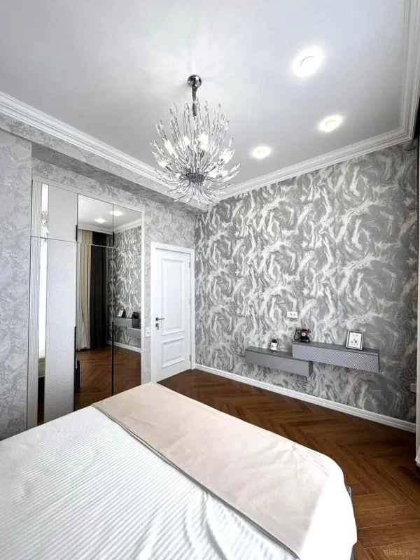 Satılır 3 otaqlı mənzil 130 m²
