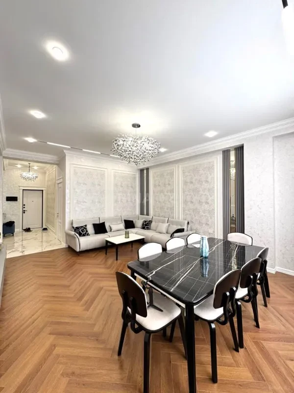 Satılır 3 otaqlı mənzil 130 m²