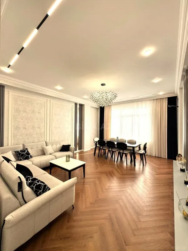 Satılır 3 otaqlı mənzil 130 m²