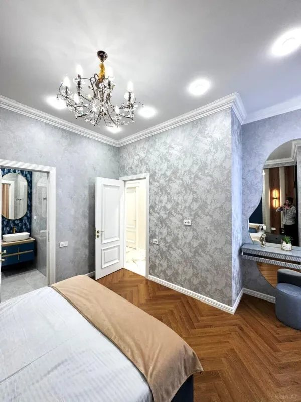 Satılır 3 otaqlı mənzil 130 m²