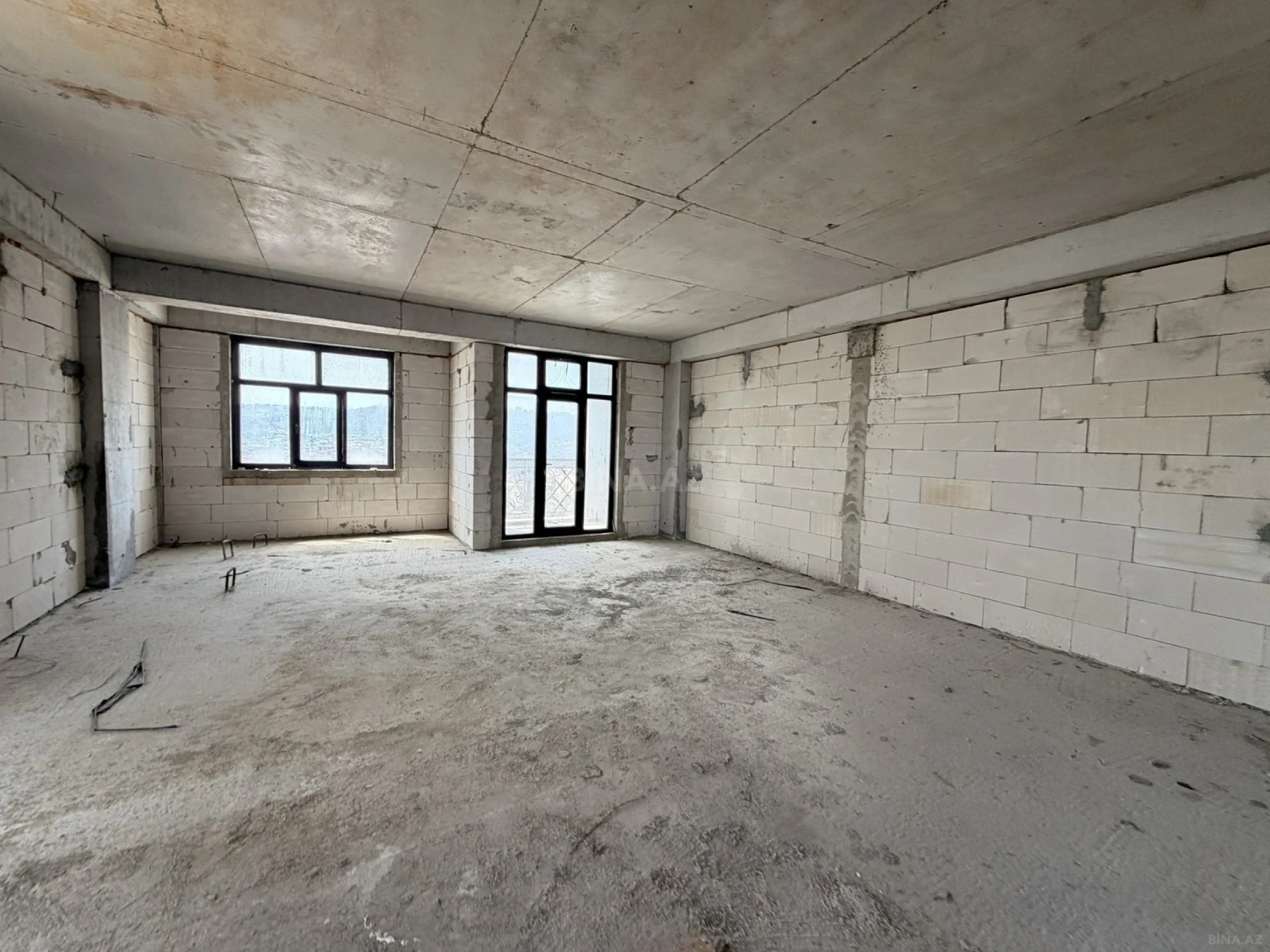 Satılır 2 otaqlı mənzil 97 m²