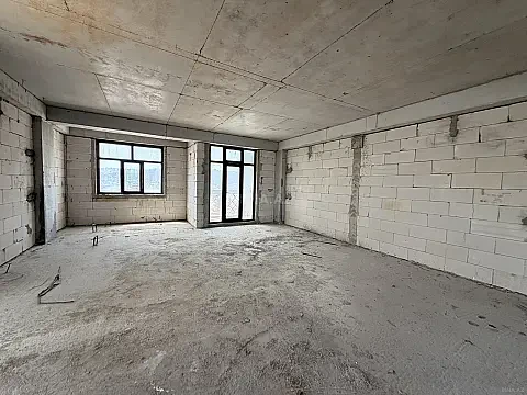 Satılır 2 otaqlı mənzil 97 m²