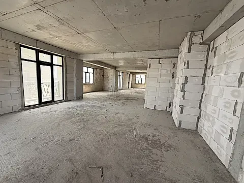 Satılır 2 otaqlı mənzil 97 m²