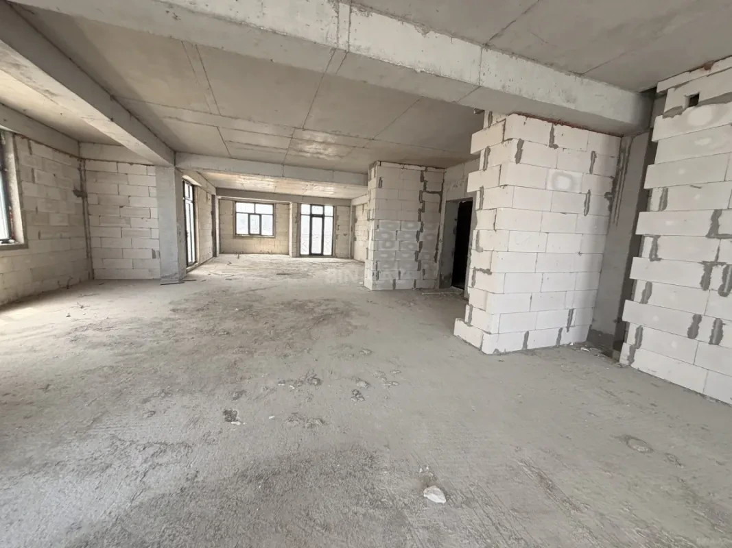 Satılır 2 otaqlı mənzil 97 m²