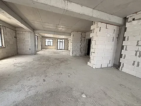Satılır 2 otaqlı mənzil 97 m²