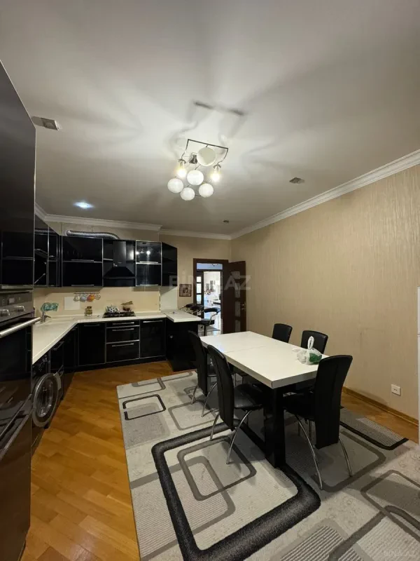 Satılır 3 otaqlı mənzil 171 m²
