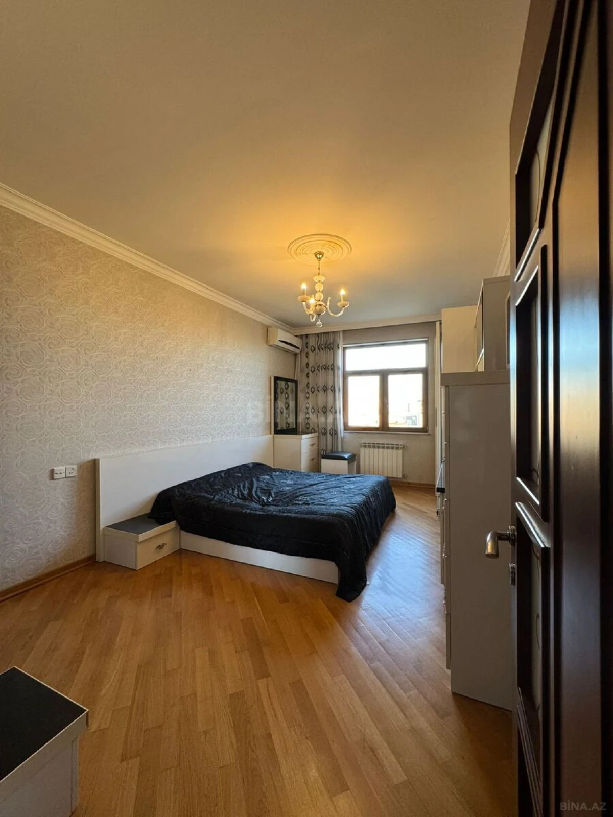 Satılır 3 otaqlı mənzil 171 m²