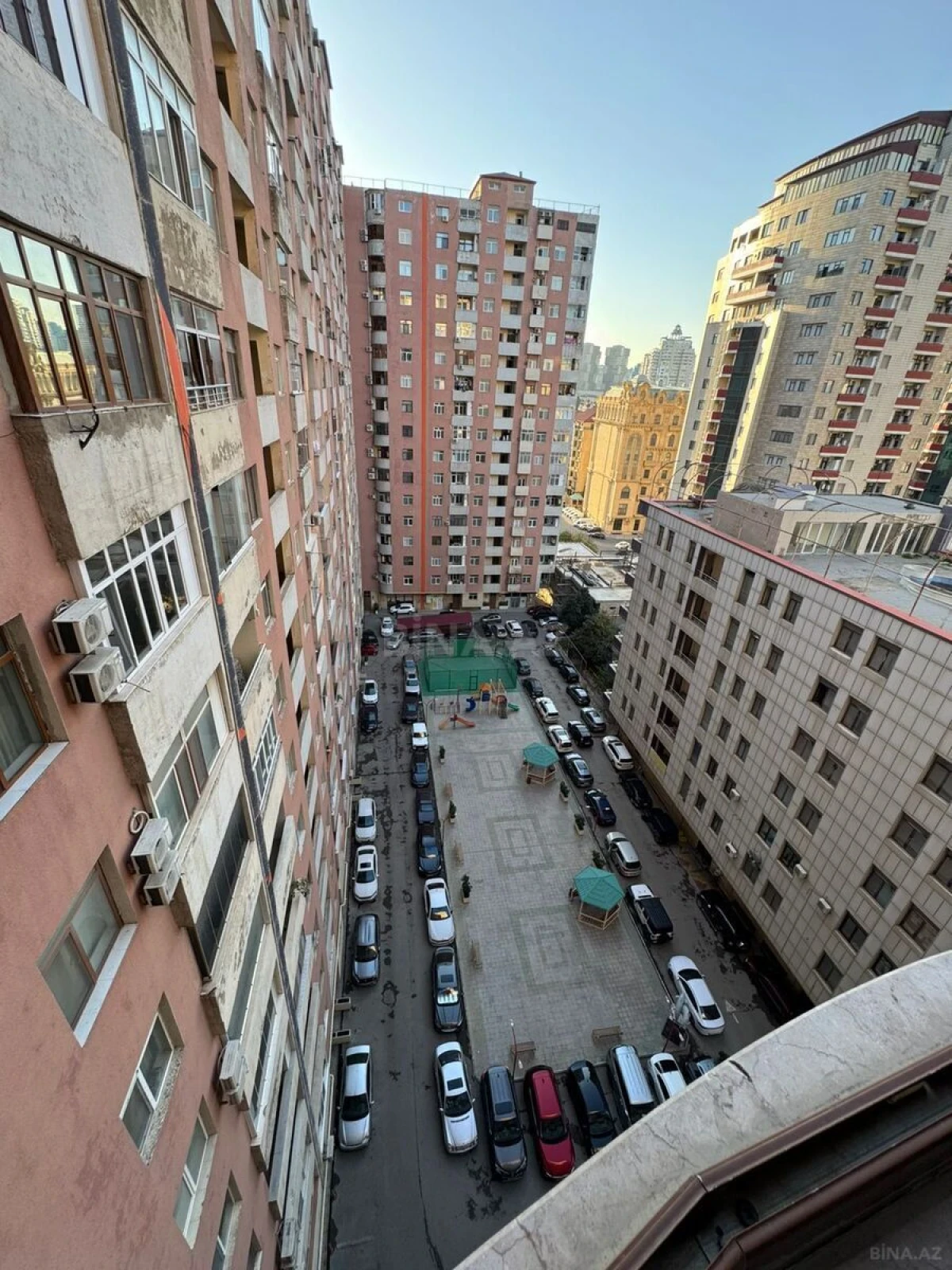 Satılır 3 otaqlı mənzil 171 m²