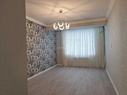 Satılır 2 otaqlı mənzil 83 m²