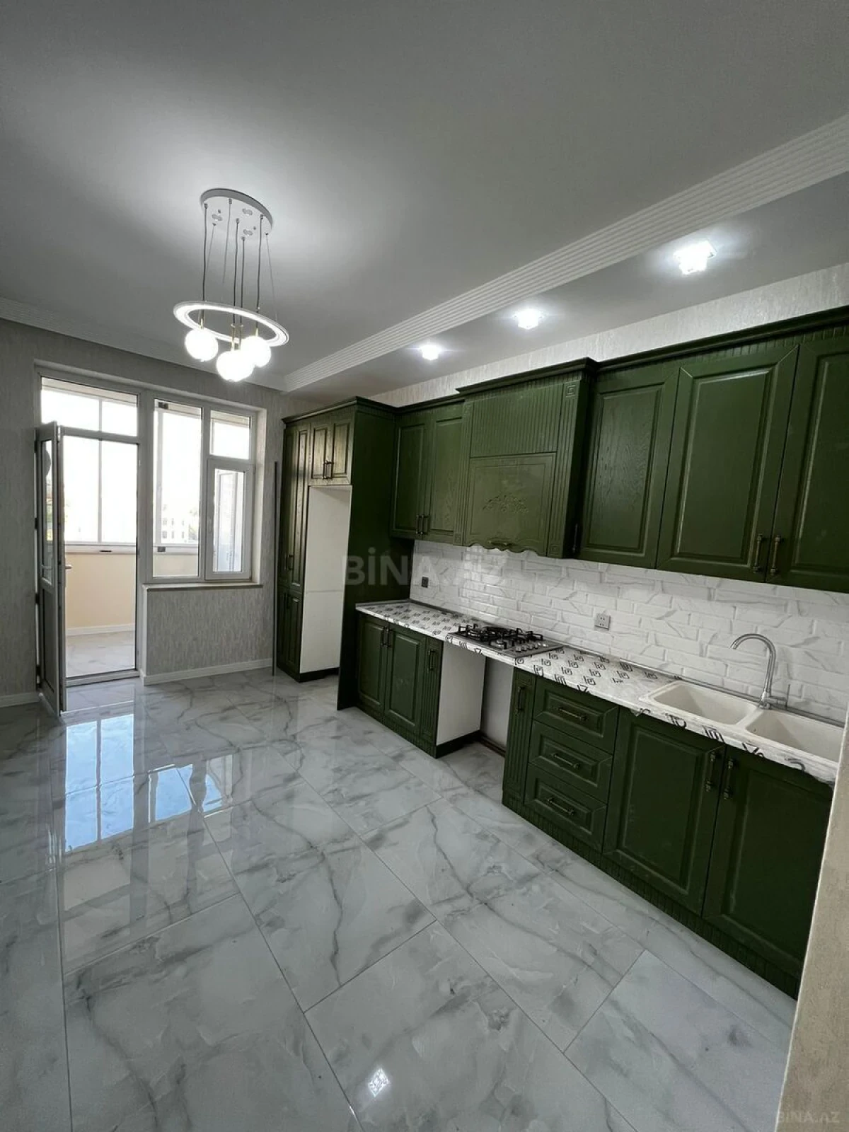 Satılır 2 otaqlı mənzil 83 m²