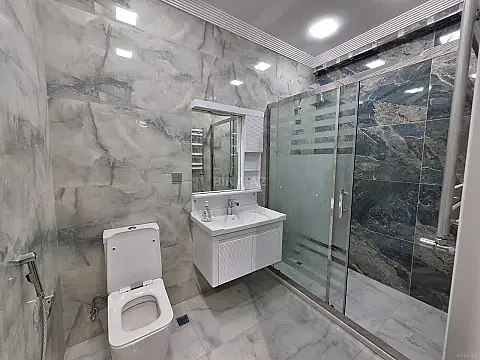 Satılır 2 otaqlı mənzil 83 m²