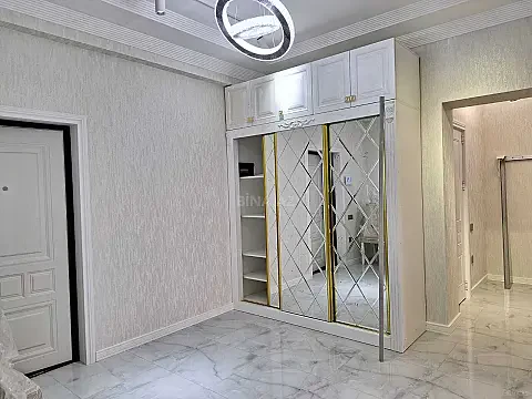 Satılır 2 otaqlı mənzil 83 m²