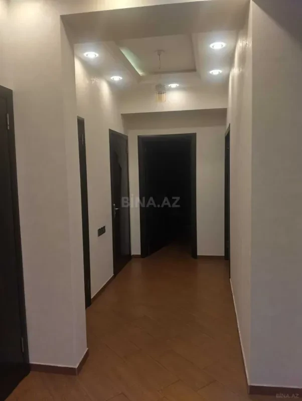 Satılır 3 otaqlı mənzil 124 m²