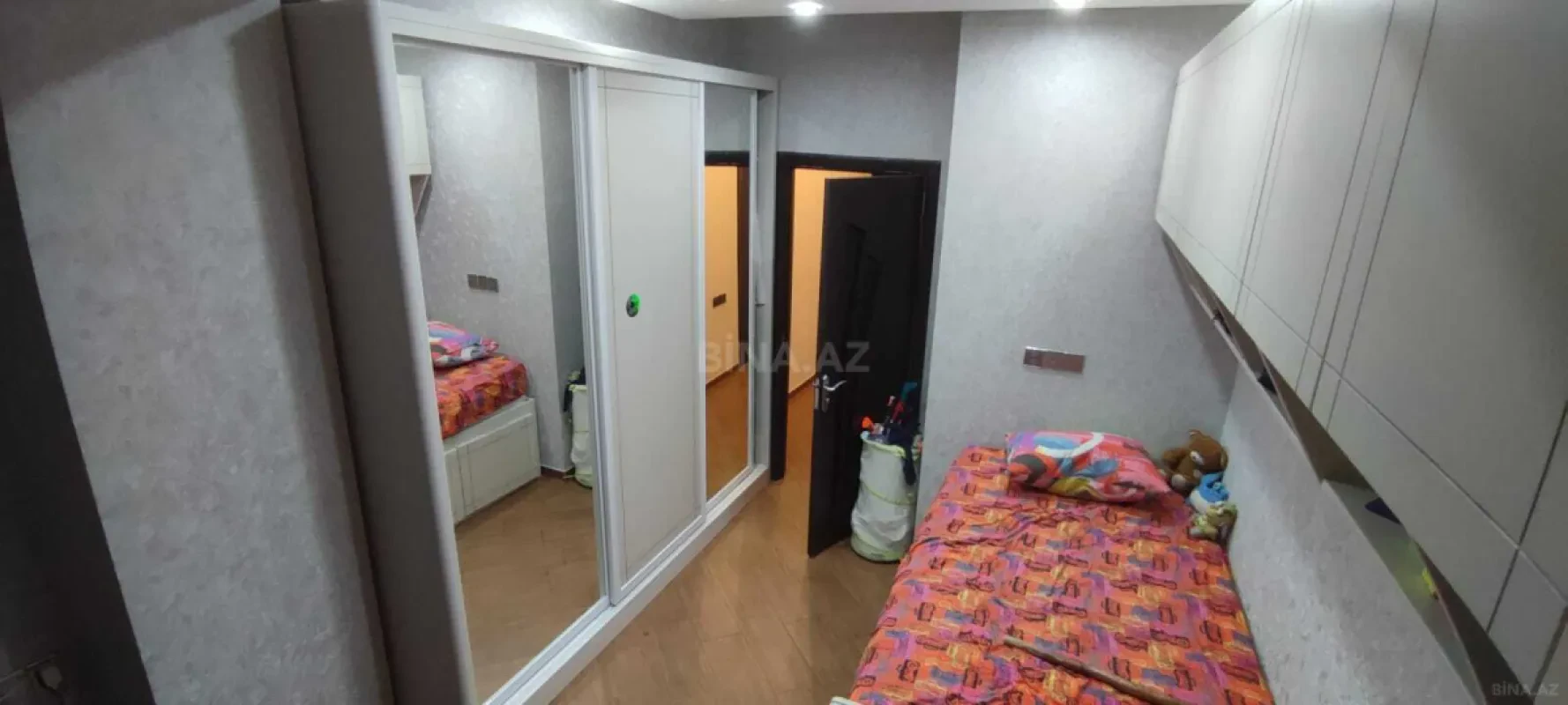 Satılır 3 otaqlı mənzil 124 m²