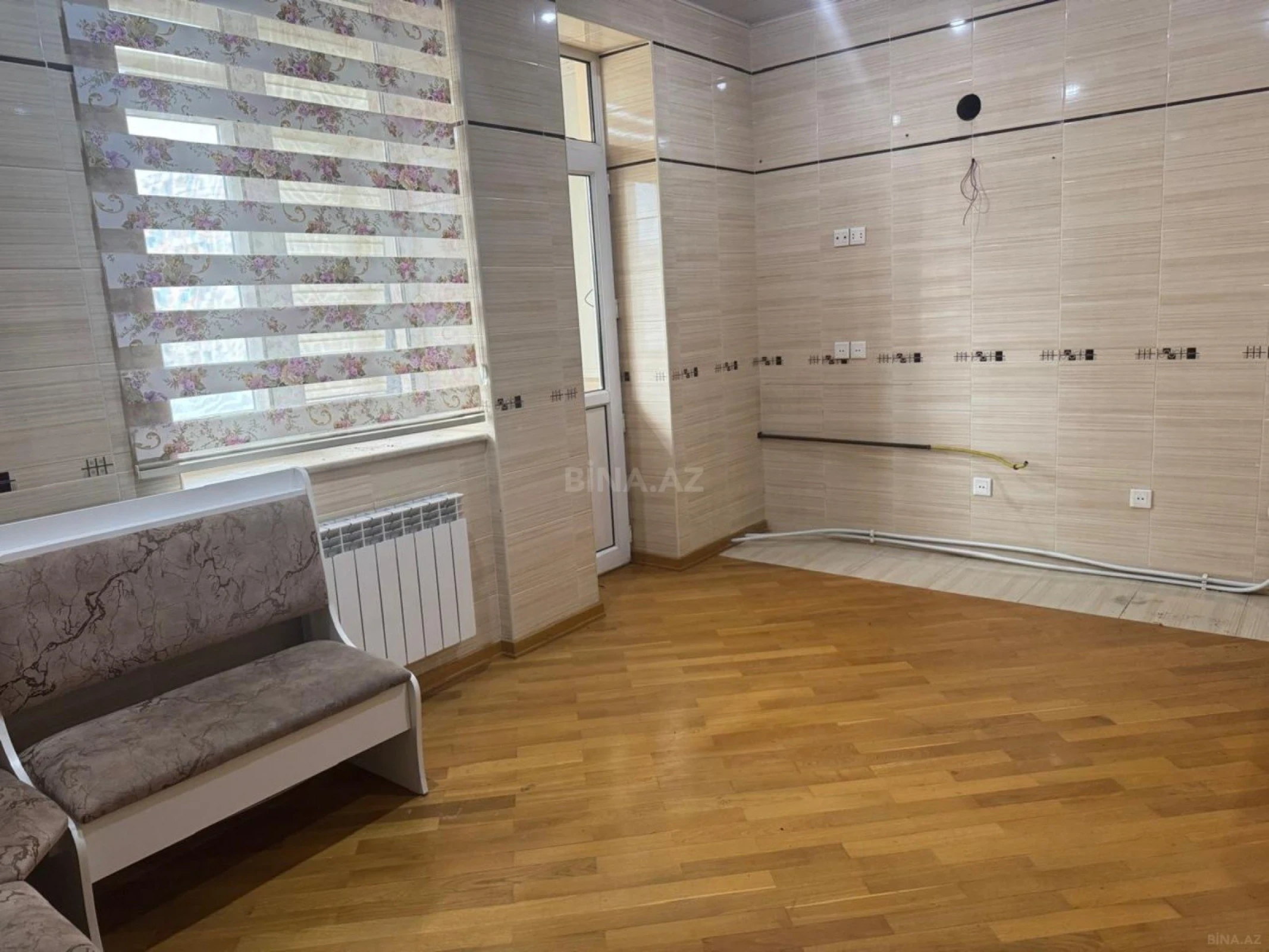 Satılır 2 otaqlı mənzil 92 m²