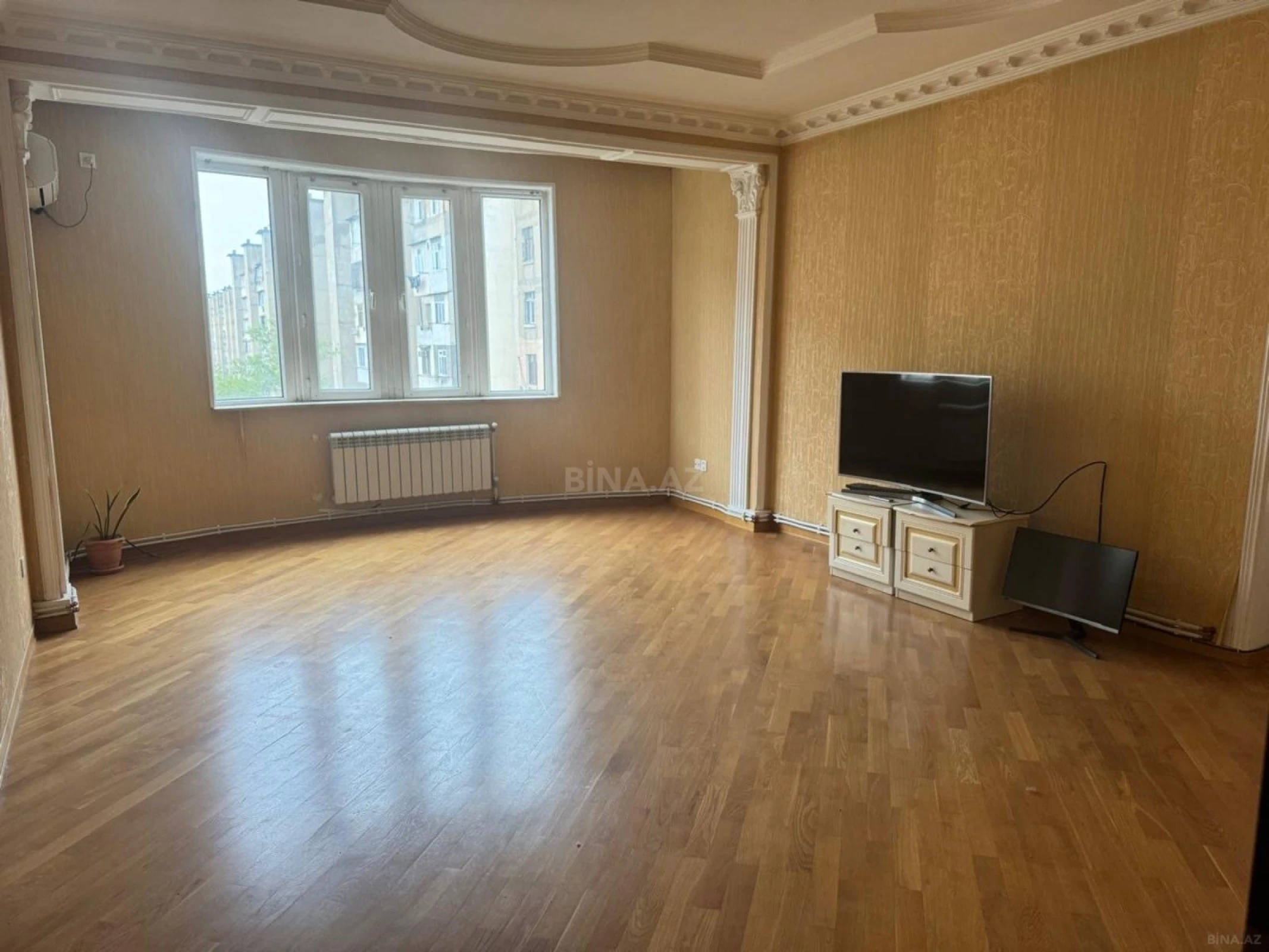 Satılır 2 otaqlı mənzil 92 m²