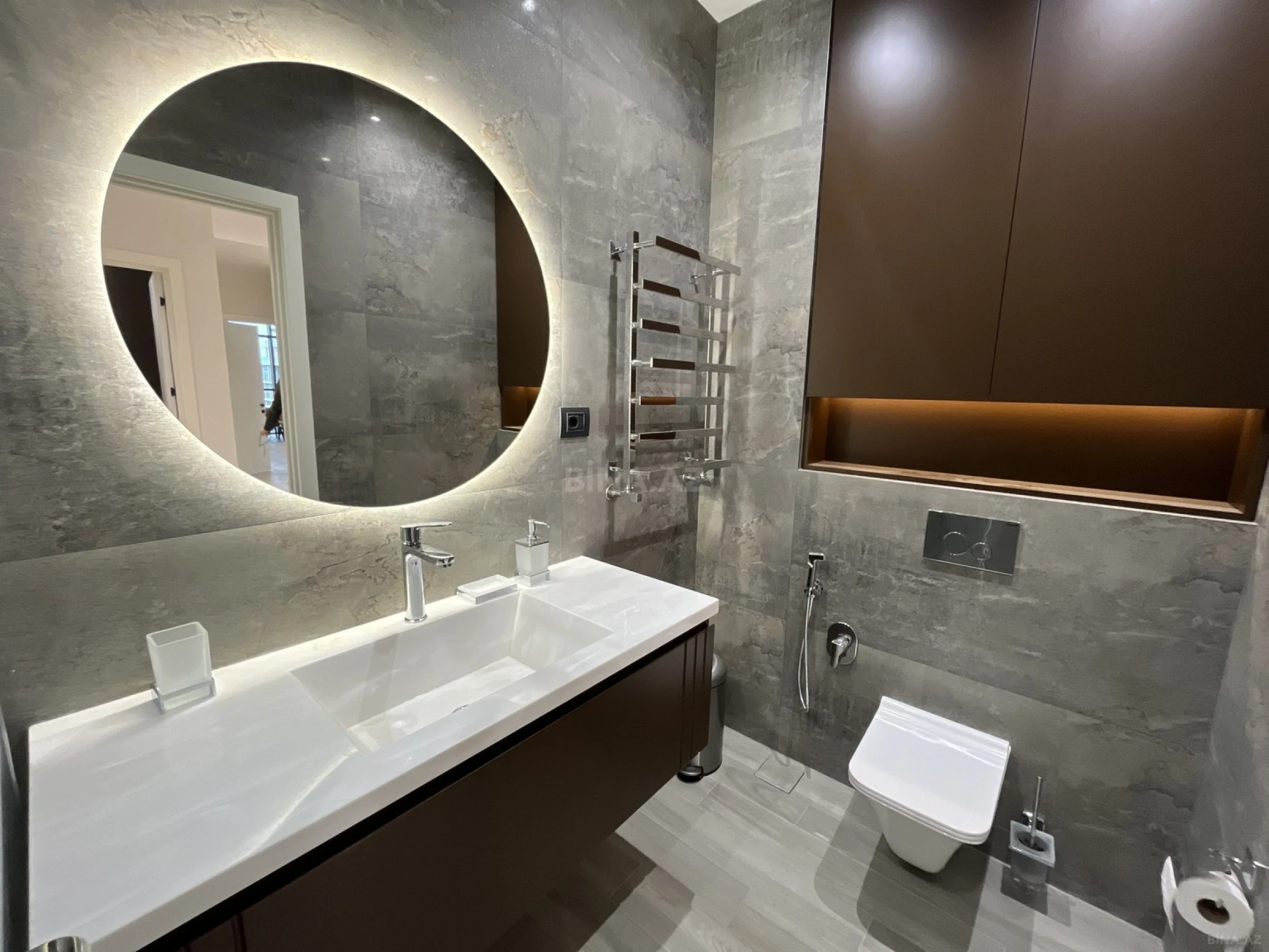 Kirayə verilir 3 otaqlı mənzil 140 m²