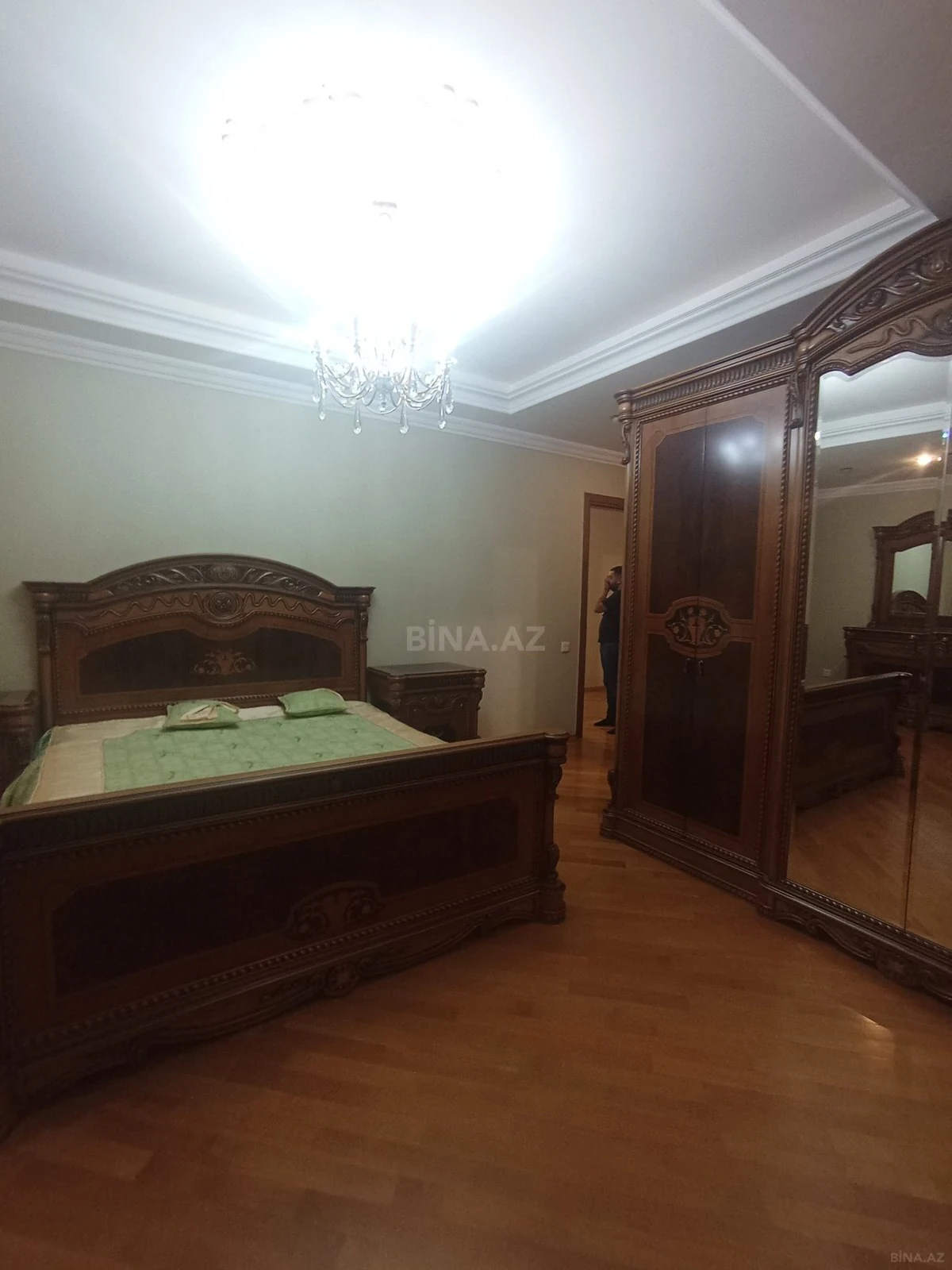 Kirayə verilir 4 otaqlı mənzil 175 m²