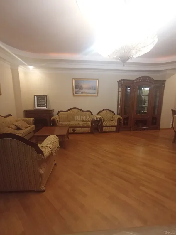 Kirayə verilir 4 otaqlı mənzil 175 m²