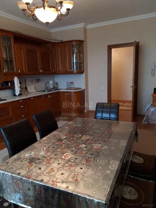 Kirayə verilir 4 otaqlı mənzil 175 m²
