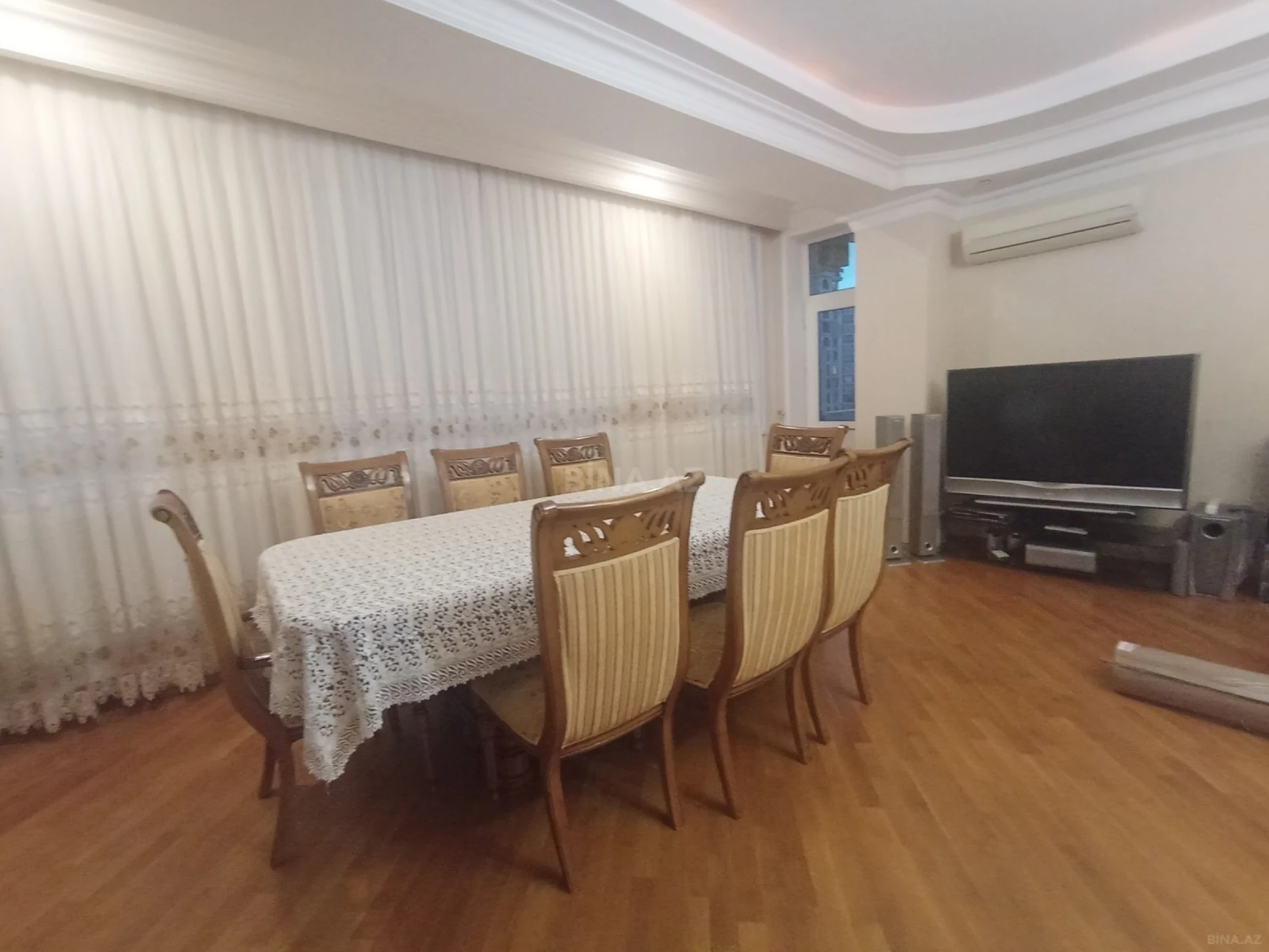Kirayə verilir 4 otaqlı mənzil 175 m²