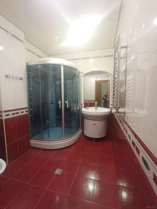 Kirayə verilir 4 otaqlı mənzil 175 m²