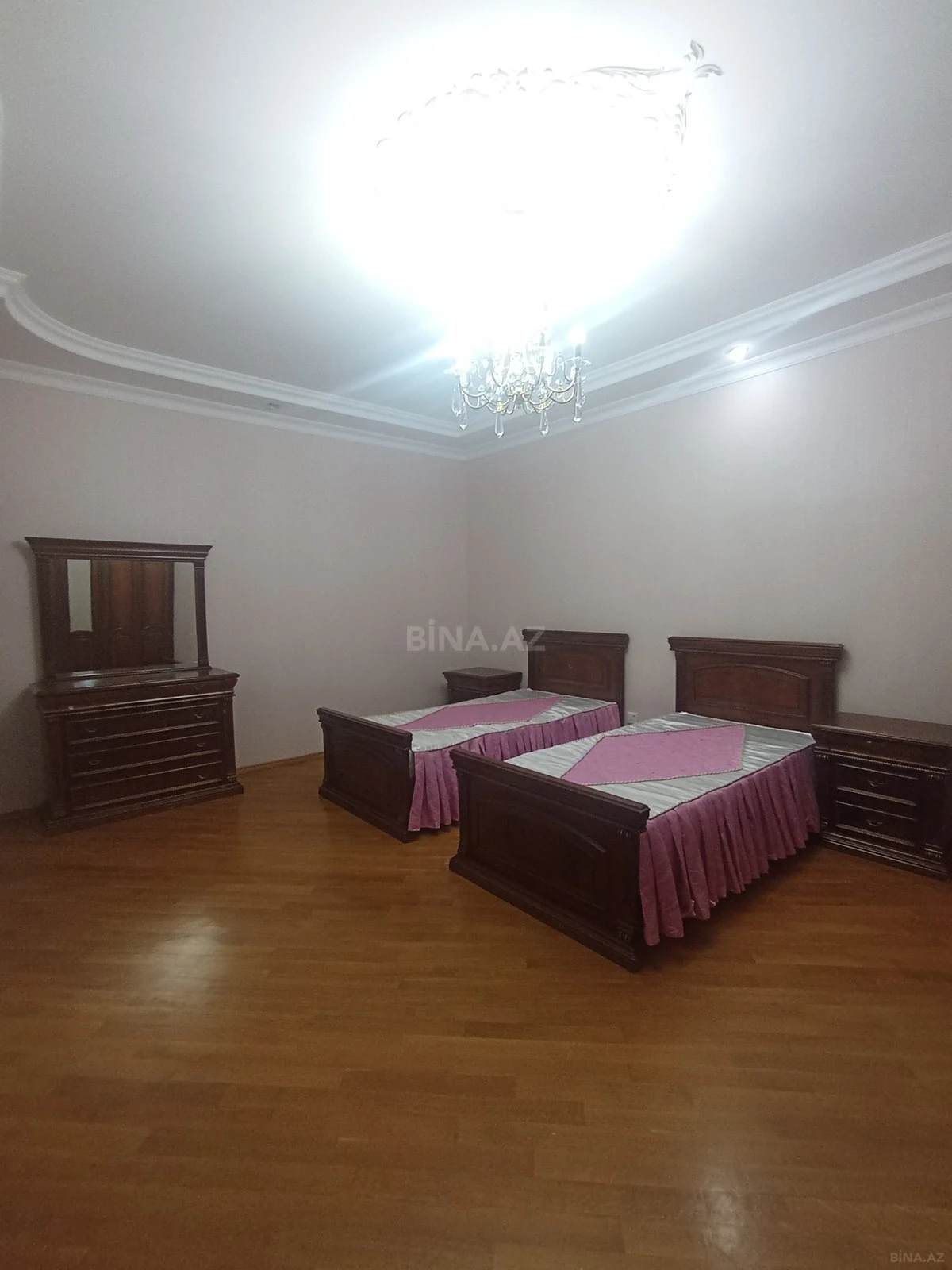 Kirayə verilir 4 otaqlı mənzil 175 m²