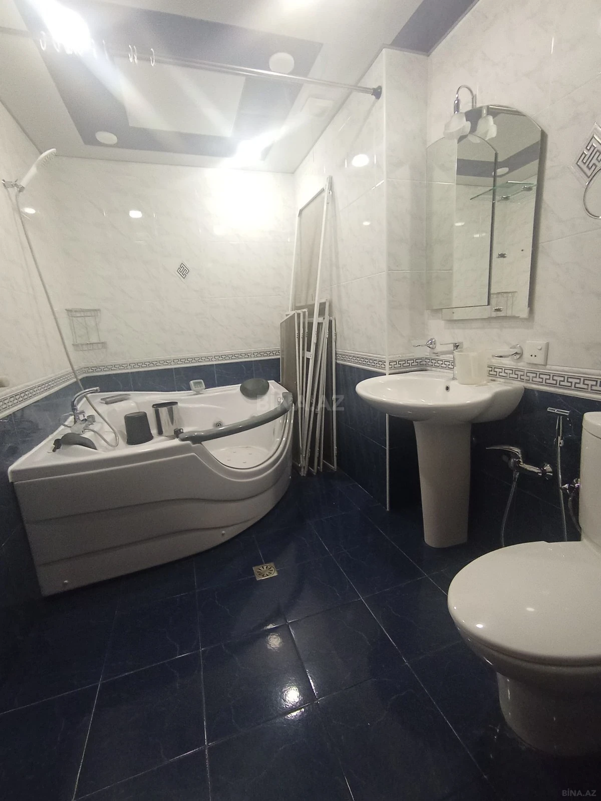 Kirayə verilir 4 otaqlı mənzil 175 m²